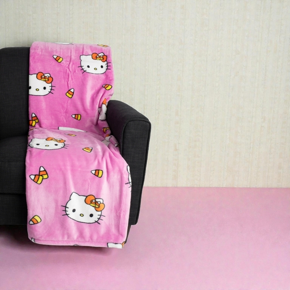 Hello Kitty Pink Halloween Candy Corn Plush Blanket Twin Size Soft Cozy Throw - Picture 2 of 2